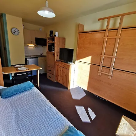 Appartement Au Pied Des Pistes Avec Balcon Et Tv - Fr-1-771-8 Les Adrets